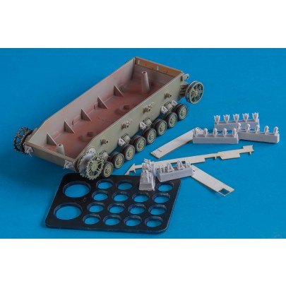 1/48 BitsKrieg/Quickwheel BK/QW-4801 Limited Editions - 3 Types of bump stops + 2 types of towing brackets (early & late type) with Quickwheel mask